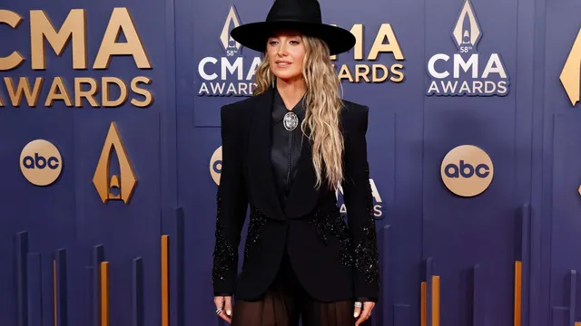 Lainey Wilson hosts 2025 CMA Awards with strong female nominees