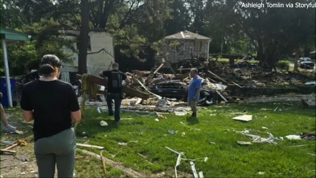 Tragic house explosion kills man and dog in Gladstone, Missouri