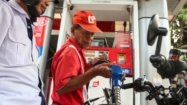 Oil prices drop below $80 as Strait of Hormuz closure ends