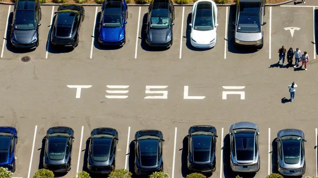 NHTSA investigates fatal Tesla crash in Texas