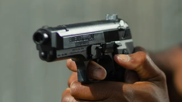 Homeowner shoots armed intruder threatening family in Kentucky