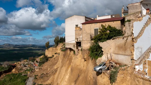1,500 evacuated after massive landslide in Sicily