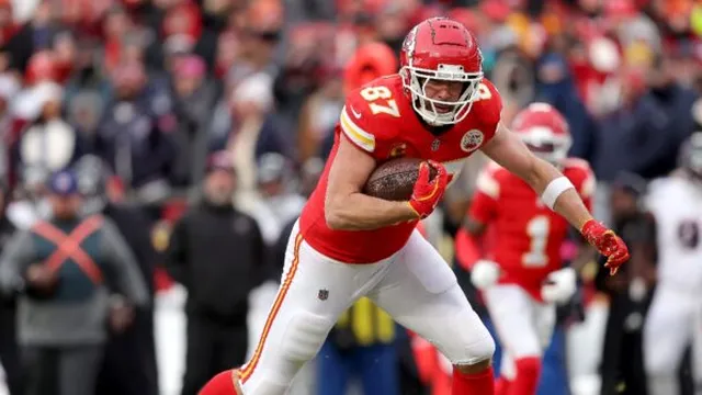 Travis Kelce leads Chiefs to playoff victory over Texans