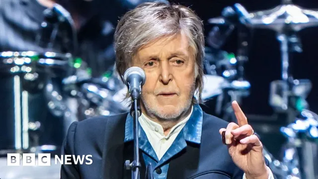 Paul McCartney and Ringo Starr reunite on stage in a surprising finale