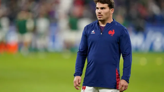Antoine Dupont questions England's rugby selection rule