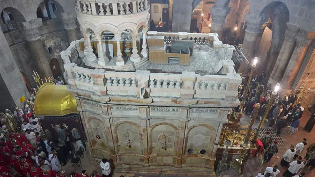 Jesus' entry into Jerusalem shakes the established order