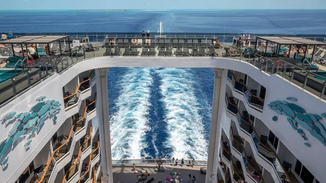 Cruise passengers off Florida face rare snowfall due to winter storm