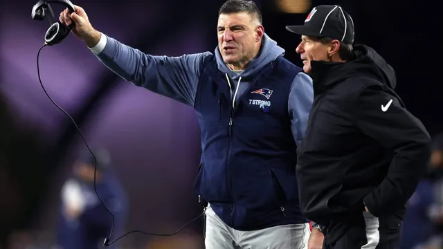 Mike Vrabel celebrates hard, ends up with a bloody lip