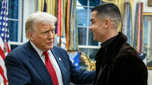 Cristiano Ronaldo receives key to the White House from Trump