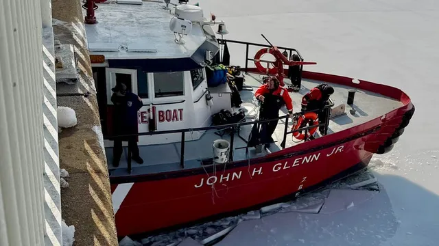 Tragic incident claims life of New Jersey firefighter after falling into icy river