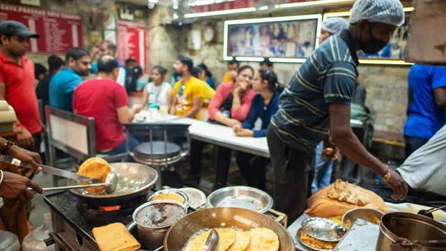 Gas shortage disrupts cooking in India amid escalating tensions