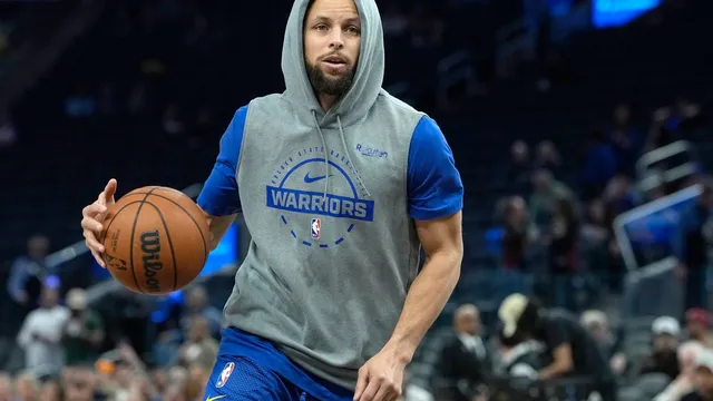 Stephen Curry suffers knee injury, ruled out against Pistons
