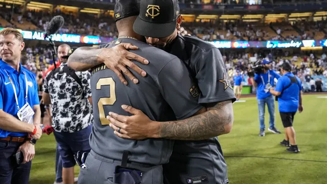 Luis Arraez joins San Francisco Giants with $12 million contract