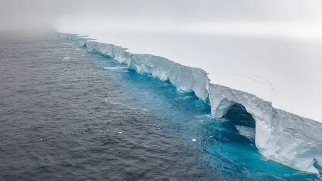Iceberg A23a breaks free and threatens warmer waters