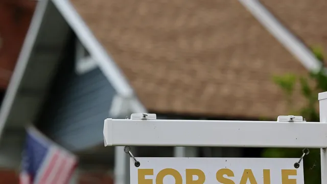 Florida housing market faces steep discounts as foreclosures rise sharply