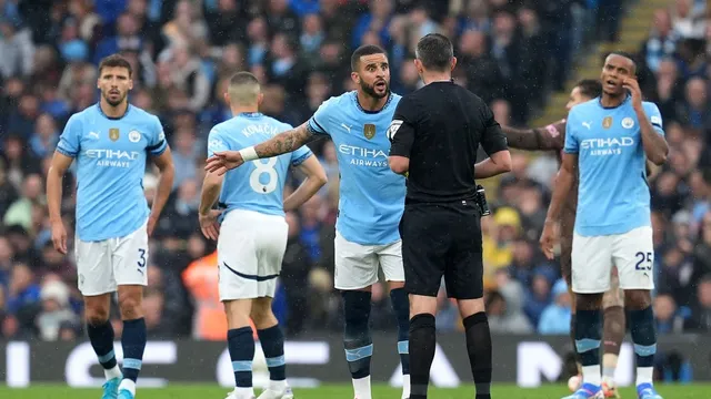 Kyle Walker criticizes ref Oliver after Arsenal"s quick equaliser