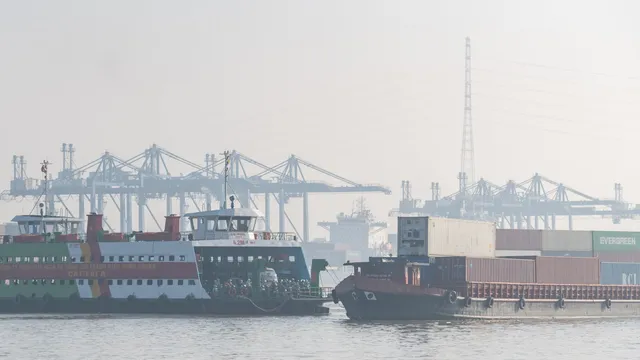Eighteen missing after Vietnamese cargo ship sinks in South China Sea