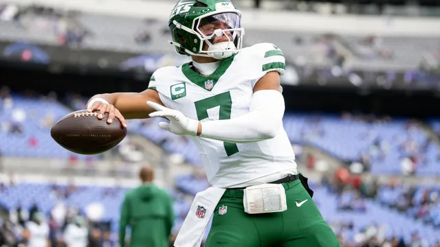 Andy Reid praises Justin Fields as a potential game-winning backup