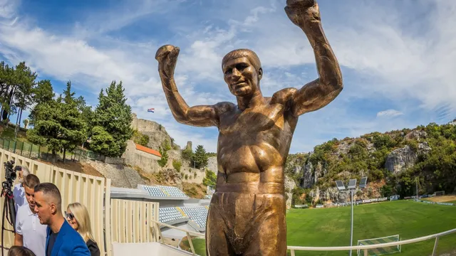 Matti Parlov honored with a monumental statue in Imotski