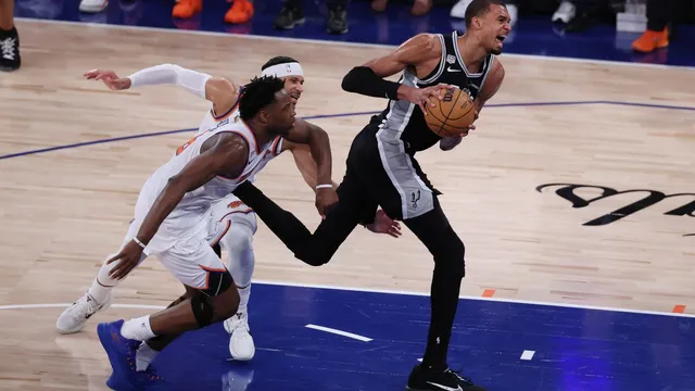 Knicks stage historic comeback to lead NBA Finals 3-1