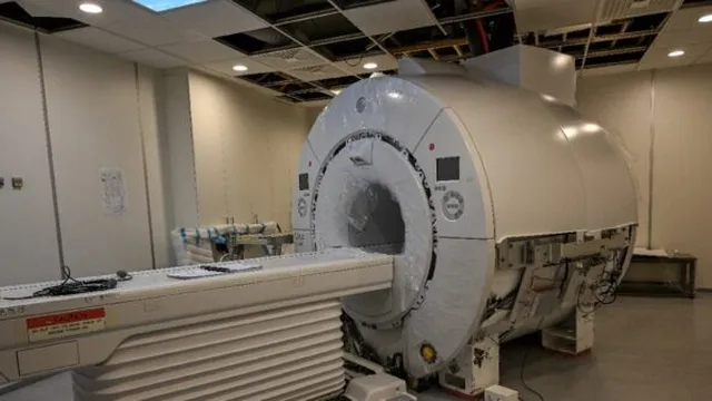 Cops mistakenly raid MRI center, gun gets stuck in machine