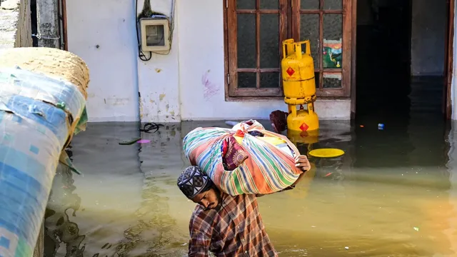 Floods and mudslides claim hundreds of lives in Sri Lanka and Indonesia