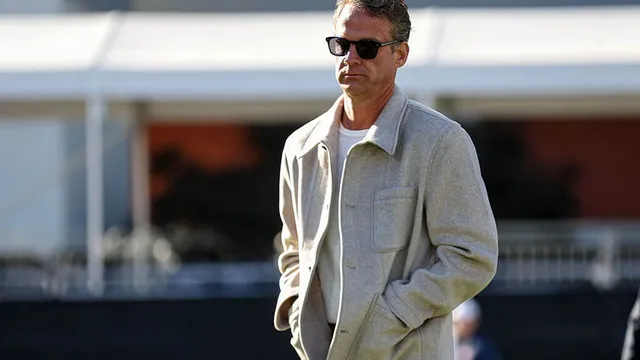 Mississippi State fans steal jerseys from Ole Miss locker room