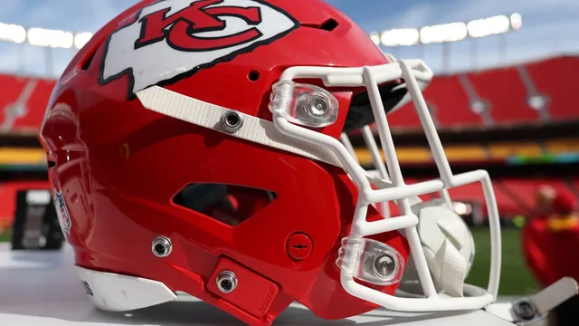 Travis Kelce returns to Kansas City Chiefs with new three-year deal
