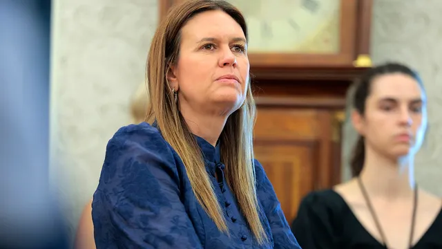 Sarah Huckabee Sanders asked to leave restaurant for making staff uncomfortable