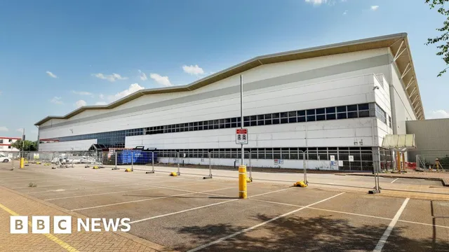 Amazon opens new distribution center creating 1,400 jobs in Peterborough