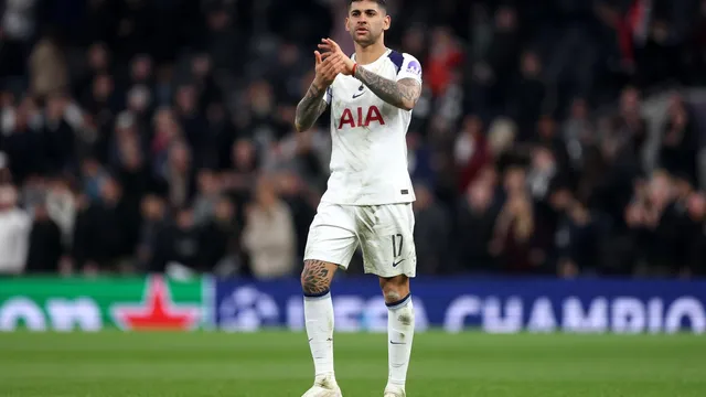 Micky van de Ven defends Tottenham players against criticism of apathy