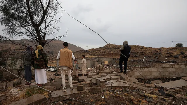 Houthis escalate attacks on Saudi oil facilities and airports amid ongoing conflict