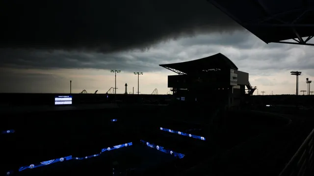 Severe storms leave over half a million without power in Chicago area