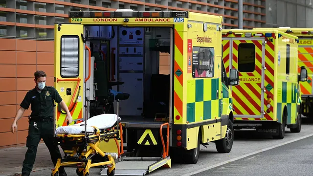 NHS faces crisis as nearly 3,000 patients daily receive corridor care