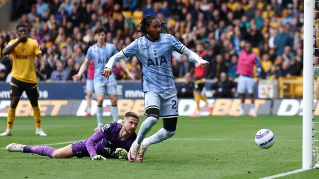 Spurs hit rock bottom with 17th league defeat this season