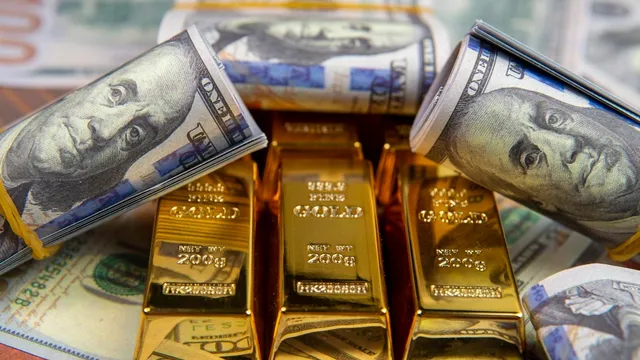 US dollar falls 10% as investors lose confidence amidst uncertainty