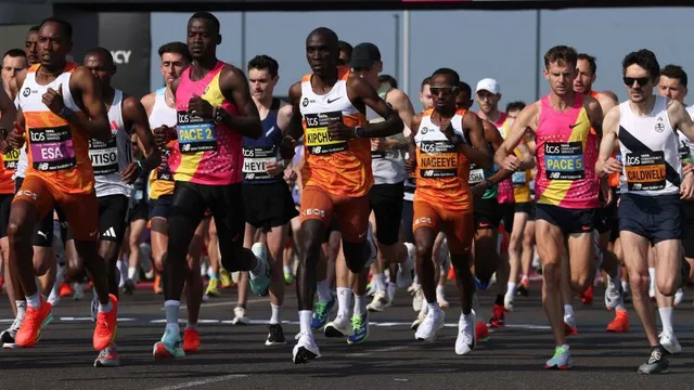 Tigst Assefa breaks women's-only marathon record at London Marathon