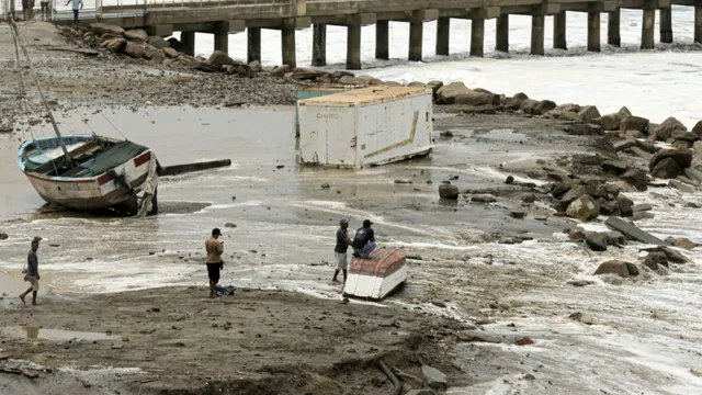 Peru shuts down 91 ports as giant waves wreak havoc