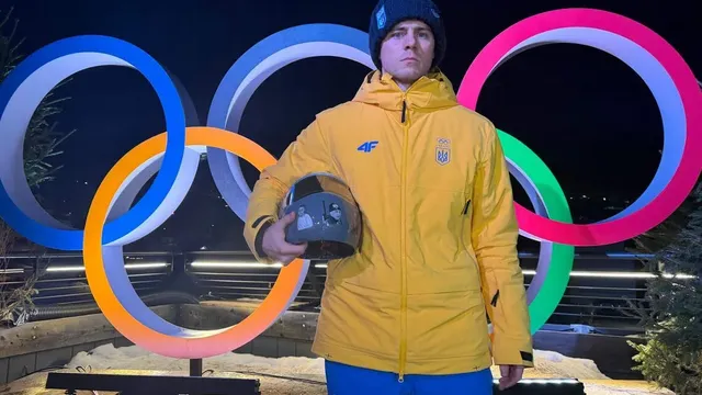 Ukrainian athlete defies Olympic ban to honor war victims with helmet