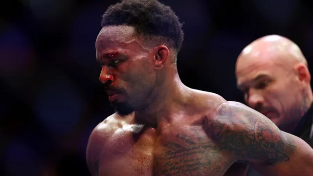 Movsar Evloev wins controversial decision over Lerone Murphy at UFC London