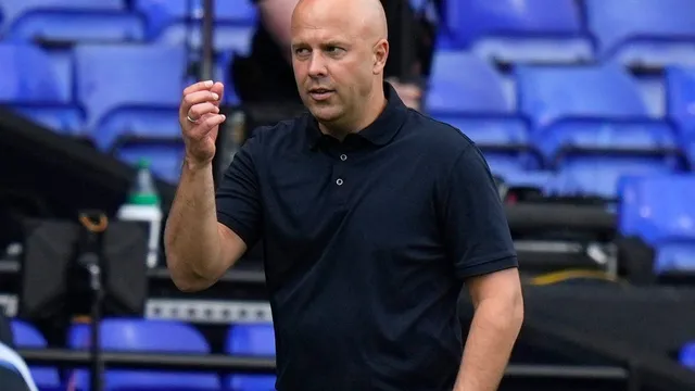 Arne Slot Aims to Win Over Liverpool Fans