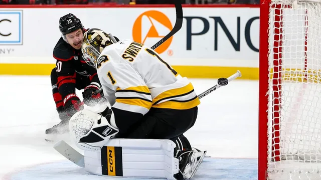 Carolina Hurricanes beat Boston Bruins 2-1 in NHL matchup