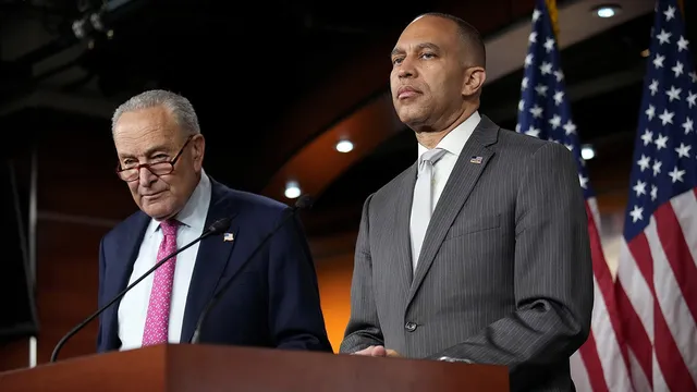 Hakeem Jeffries delays endorsement of progressive candidate Zohran Mamdani