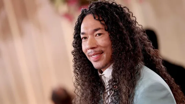 Cole Walliser apologizes for dismissive emails to a bride