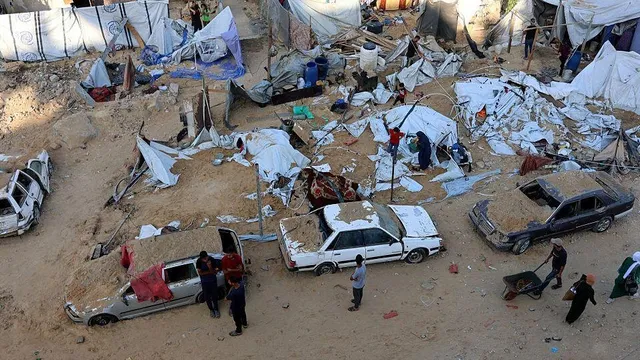 Israeli airstrikes kill dozens in Gaza amid ceasefire hopes