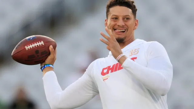 Patrick Mahomes returns to practice just months after ACL injury
