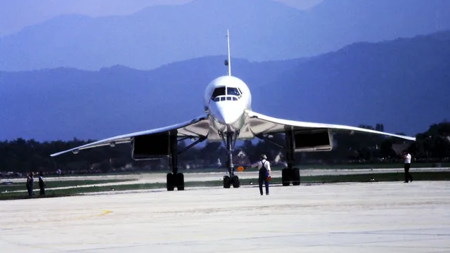 Concorde makes its final flight amid fading supersonic travel