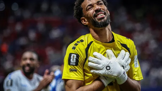 Vozinha signs with Colo Colo after World Cup success