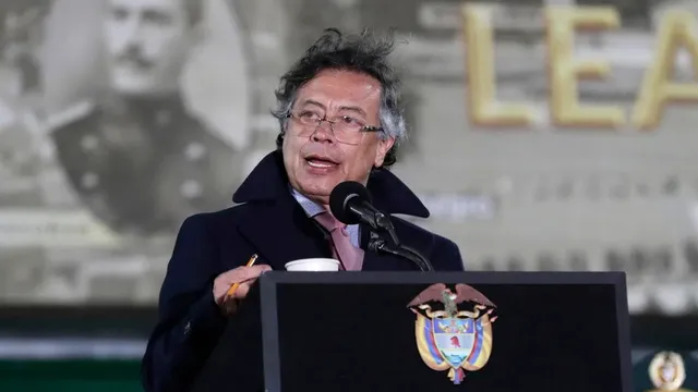 Gustavo Petro orders military deployment to Venezuela border after US strikes