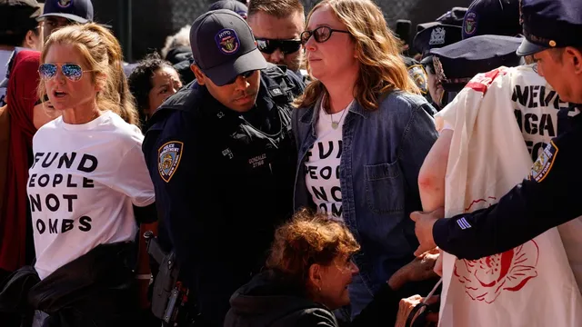 New York police arrest about 100 protesters, including Susan Sarandon, at demonstration against Israeli Prime Minister Benjamin Netanyahu outside the United Nations